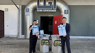 Manuel Reimer (l.) und MdL Julian Preidl präsentieren das Programm des Digitalfestivals „GamesCham“. Manuel Reimer (l.) und MdL Julian Preidl präsentieren das Programm des Digitalfestivals „GamesCham“.