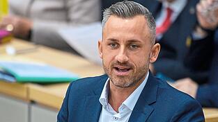 Man versuche, Leuten zu gewinnen, denen man vertrauen k&ouml;nne - so argumentiert AfD-Spitzenkandidat Ulrich Siegmund die kritisierten Besch&auml;ftigungsverh&auml;ltnisse innerhalb der Partei.