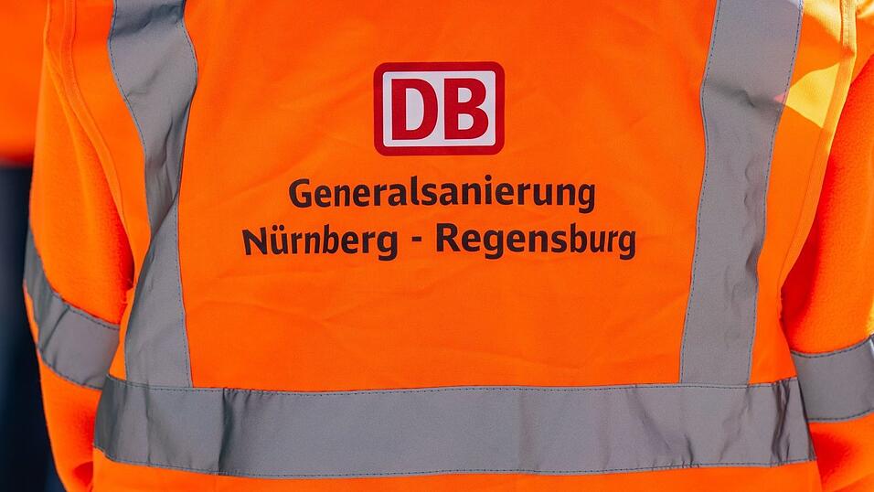 Urspr&uuml;nglich sollten die Bauarbeiten f&uuml;nf Monate bis zum 10. Juli dauern. Wenige Tage vorher informierte die Bahn dar&uuml;ber, dass der Termin nicht zu halten sei. (Archivbild)