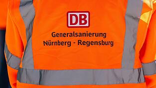 Urspr&uuml;nglich sollten die Bauarbeiten f&uuml;nf Monate bis zum 10. Juli dauern. Wenige Tage vorher informierte die Bahn dar&uuml;ber, dass der Termin nicht zu halten sei. (Archivbild)