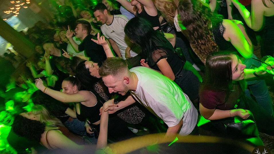 Die Stimmung bei den Partygängern am Samstagabend war prächtig. Die Stimmung bei den Partygängern am Samstagabend war prächtig.