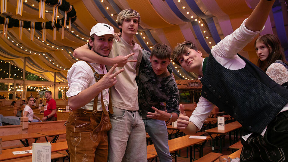 Die Partybilder vom Sonntag, 17. August, aus dem Festzelt Reisinger. Die Partybilder vom Sonntag, 17. August, aus dem Festzelt Reisinger.
