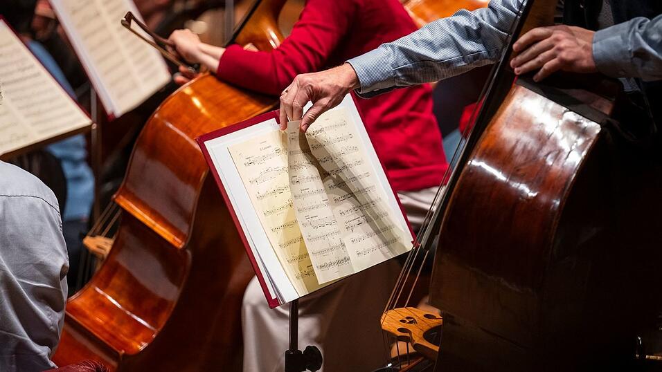 Das Orchester tr&auml;gt den Titel Staatsphilharmonie.