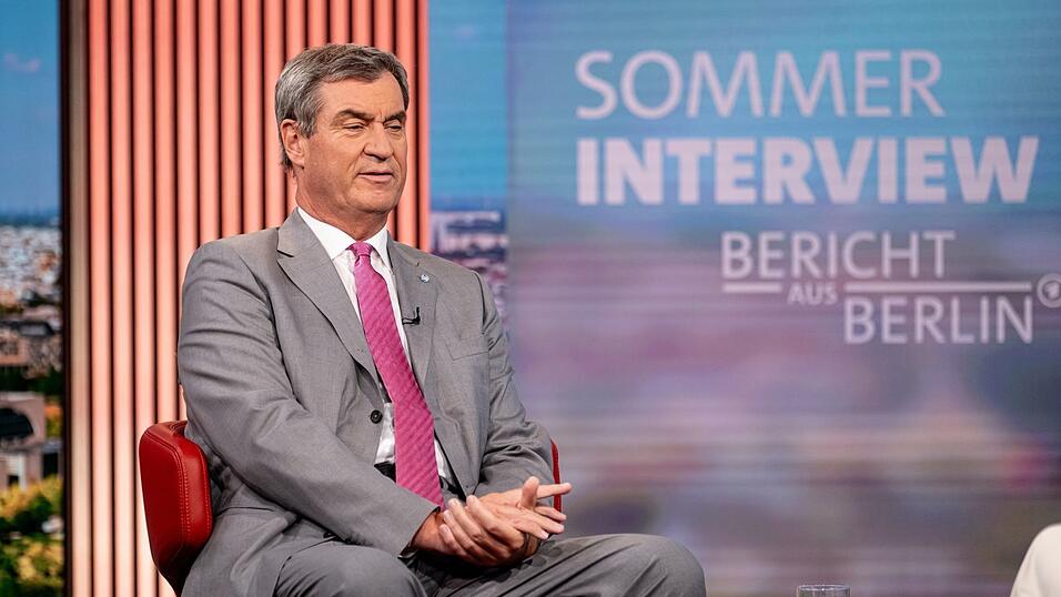 Hohe Spritpreise drücken das Gemüt der Autofahrer in Deutschland auch in den Sommerferien. CSU-Chef Söder hat aber auch keine kurzfristige Lösung parat. Hohe Spritpreise drücken das Gemüt der Autofahrer in Deutschland auch in den Sommerferien. CSU-Chef Söder hat aber auch keine kurzfristige Lösung parat.