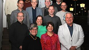 Vorstandschaft und Ausschussmitglieder des Gewerbevereins Essenbach zusammen mit dem stellvertretenden Landrat und dem B&uuml;rgermeister.