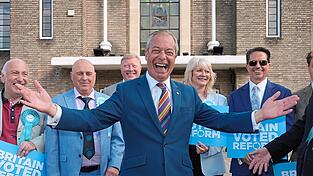 Nigel Farage sieht in den Wahlen einen &bdquo;wahrhaft historischen Wandel in der britischen Politik&ldquo;.