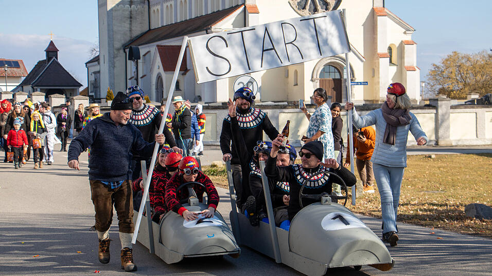 Am Samstag fand der Faschingsumzug in Otzing (Kreis Deggendorf) statt. Am Samstag fand der Faschingsumzug in Otzing (Kreis Deggendorf) statt.