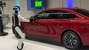 Ein Roboter wie ihn BMW in Leipzig einsetzt.