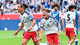 Yussuf Poulsen (l.) geht als Torschütze beim HSV voran. Yussuf Poulsen (l.) geht als Torschütze beim HSV voran.