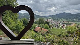 Die Herzen im Kurpark und der Klause sind beliebte Foto-Hotspots in Bodenmais geworden. Die Herzen im Kurpark und der Klause sind beliebte Foto-Hotspots in Bodenmais geworden.