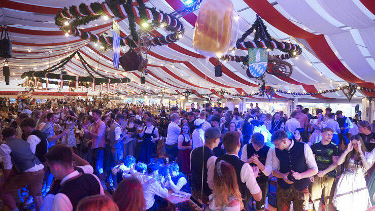Die Partybilder vom Freitag, 8. August, aus dem Festzelt Lechner. Die Partybilder vom Freitag, 8. August, aus dem Festzelt Lechner.