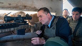 Israels Verteidigungsminister Israel Katz bei einem fr&uuml;heren Truppenbesuch im S&uuml;dlibanon. (Archivbild)