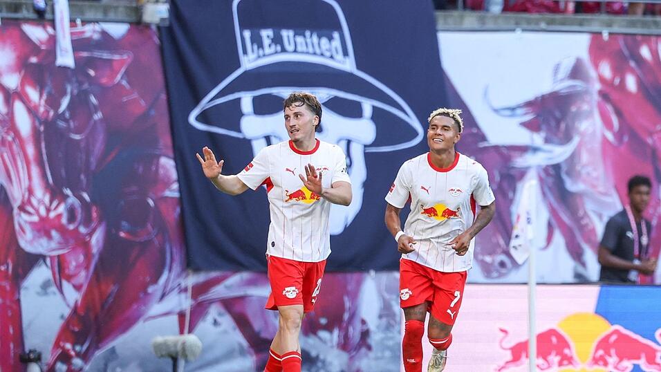 Rocco Reitz (l) traf gegen seinen Ex-Club. Rocco Reitz (l) traf gegen seinen Ex-Club.
