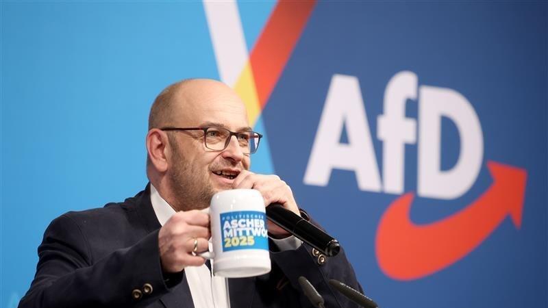 Bayern-AfD-Chef Stephan Protschka sitzt künftig mit 21 weiteren bayerischen AfDlern in Berlin im Bundestag. Auch das feiert er beim Aschermittwoch. Bayern-AfD-Chef Stephan Protschka sitzt künftig mit 21 weiteren bayerischen AfDlern in Berlin im Bundestag. Auch das feiert er beim Aschermittwoch.