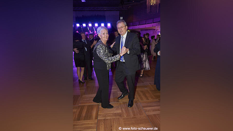 Die Metzgerzunft hat am Samstagabend in die Joseph-von-Fraunhofer-Halle eingeladen. Die Metzgerzunft hat am Samstagabend in die Joseph-von-Fraunhofer-Halle eingeladen.
