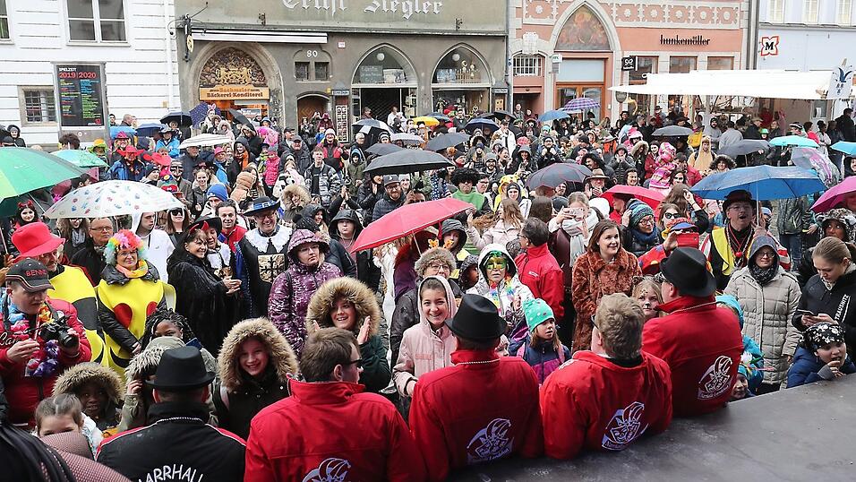 Bunt und fr&ouml;hlich soll es am Faschingsdienstag wieder in der Altstadt zugehen. Denn dank der Organisation durch den Faschingsstammtisch Wei&szlig;-Blau soll das Faschingstreiben nun doch stattfinden.