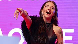 Die Sängerin ist die erste bulgarische Teilnehmerin, die den Eurovisionswettbewerb gewonnen hat. Die Sängerin ist die erste bulgarische Teilnehmerin, die den Eurovisionswettbewerb gewonnen hat.