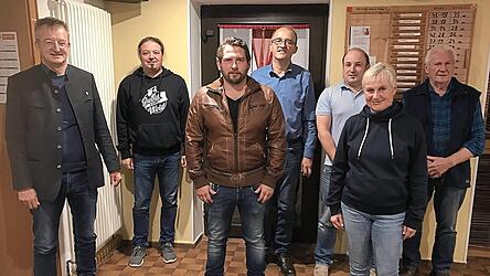 Die neugewählte Vorstandschaft mit Vorsitzendem Hubert Rückerl, zweitem Vorsitzenden Alfred Ederer und Bürgermeister Markus Ackermann