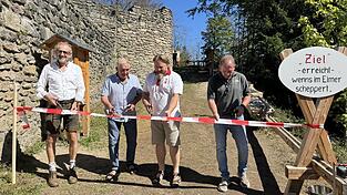 Freuten sich &uuml;ber die Er&ouml;ffnung: Heinz Iglhaut, Gerd H&ouml;pfl, Vorstand Franz Raith und B&uuml;rgermeister Richard Gruber.