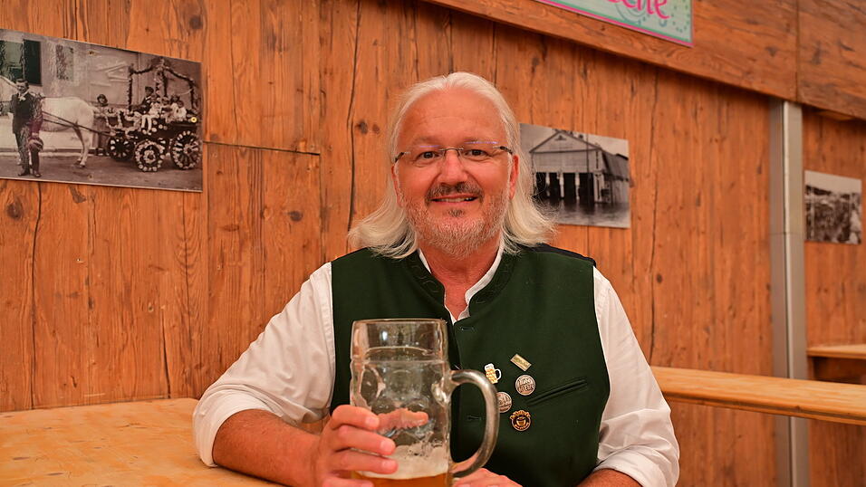 Stephan Weckmann steht lieber - da kommt man schneller ins Gespräch, findet er. Stephan Weckmann steht lieber - da kommt man schneller ins Gespräch, findet er.