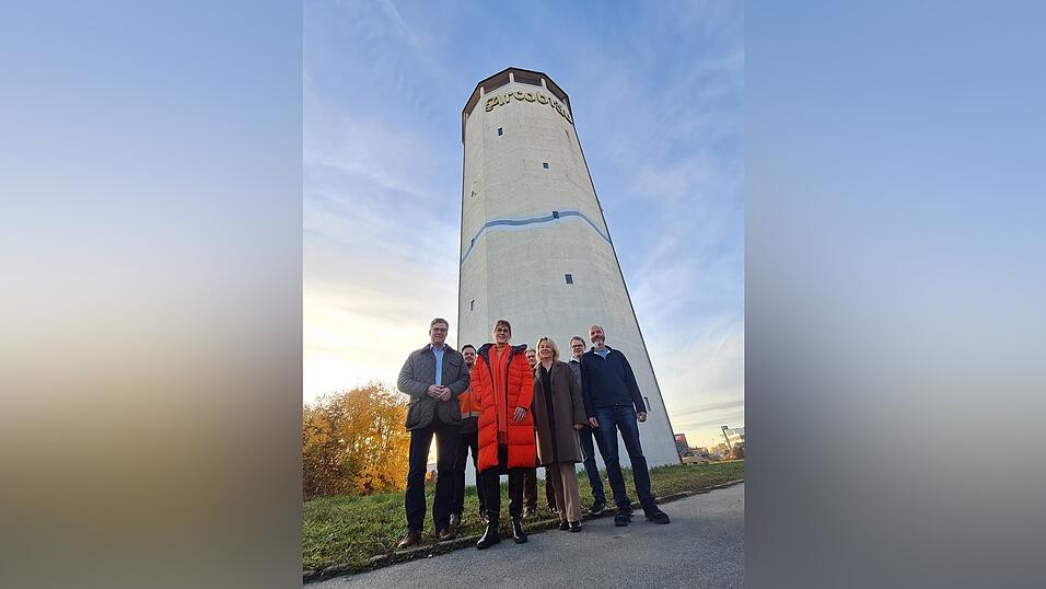 Bürgermeister Hans Schmalhofer, Elektromeister Manuel Eisenrauch, Gleichstellungsbeauftragte Heidi Koschollek, Stadtwerkeleiter Stefan Kopp, Behindertenbeauftragte Sabine Bernauer, Jugendbeauftragter Andreas Bergmann und der Mann fürs Licht, Clemens Jocham. Bürgermeister Hans Schmalhofer, Elektromeister Manuel Eisenrauch, Gleichstellungsbeauftragte Heidi Koschollek, Stadtwerkeleiter Stefan Kopp, Behindertenbeauftragte Sabine Bernauer, Jugendbeauftragter Andreas Bergmann und der Mann fürs Licht, Clemens Jocham.
