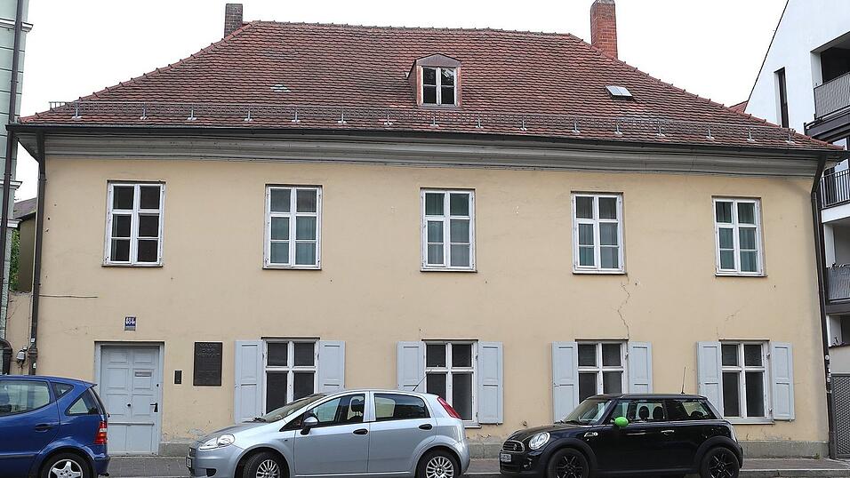 Dass das sanierungsbed&uuml;rftige Objekt an der Kolpingstra&szlig;e 484e verkauft werden soll, dar&uuml;ber hat der Liegenschaftssenat bereits 2013 einen Grundsatzbeschluss gefasst. Es kommt nun zu einem offenen Bieterverfahren, an dem sich jeder beteiligen kann.