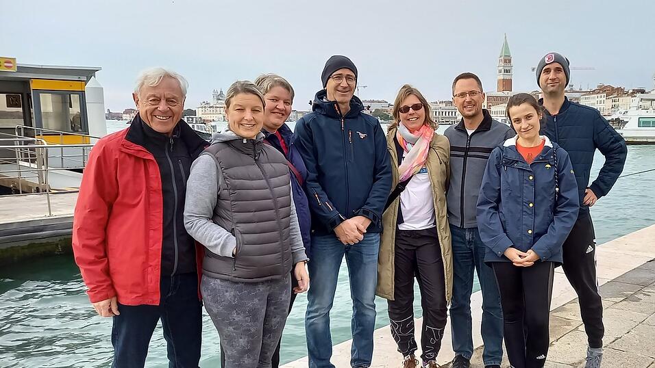 Ein Teil der Deggendorfer Starter in Venedig: (v.l.) Walter Körner, Cornelia Kiener, Elisabeth Kitzinger, Stefan Hötzinger, Carina Schorr, Ralph Körner, Christine Weikl und Alexander Hölzl. Ein Teil der Deggendorfer Starter in Venedig: (v.l.) Walter Körner, Cornelia Kiener, Elisabeth Kitzinger, Stefan Hötzinger, Carina Schorr, Ralph Körner, Christine Weikl und Alexander Hölzl.