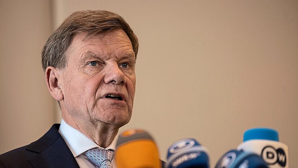 Außenminister Johann Wadephul lässt offen, ob die israelischen Angriffe auf den Iran Konsequenzen für die deutschen Rüstungsexporte an Israel haben werden. Außenminister Johann Wadephul lässt offen, ob die israelischen Angriffe auf den Iran Konsequenzen für die deutschen Rüstungsexporte an Israel haben werden.