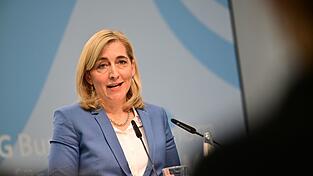 Bundesgesundheitsministerin Nina Warken (CDU) will nicht nur sparen, sondern auch neue Weichen stellen.