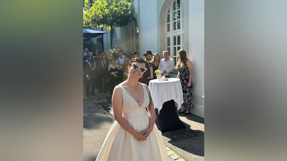 Ninas Playlist wurde in diesem Jahr durch ihre Hochzeit und ihren Ehemann ordentlich durcheinandergebracht. Ninas Playlist wurde in diesem Jahr durch ihre Hochzeit und ihren Ehemann ordentlich durcheinandergebracht.