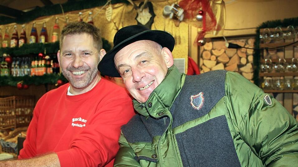 Der Christkindlmarkt und die Weihnachtspyramide geh&ouml;ren in der Adventszeit zu den beliebtesten Treffpunkten in Landshut.