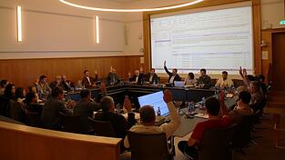 Einstimmig stimmten die Stadträte dem Rekordhaushalt 2026 zu. Einstimmig stimmten die Stadträte dem Rekordhaushalt 2026 zu.