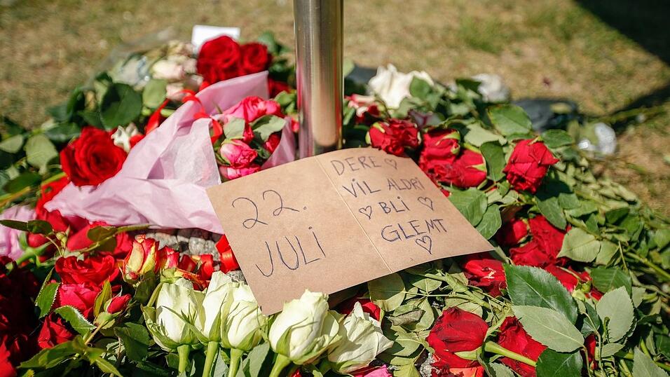 «22. Juli - ihr werdet nie vergessen»: Angehörige und Überlebende erinnern zum 10. Jahrestag an Breiviks Opfer. (Archivbild) «22. Juli - ihr werdet nie vergessen»: Angehörige und Überlebende erinnern zum 10. Jahrestag an Breiviks Opfer. (Archivbild)