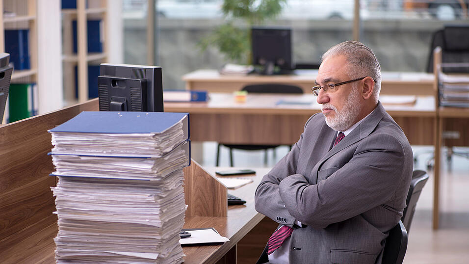 Noch 5,5 Jahre l&auml;nger arbeiten? Der Vorschlag d&uuml;rfte den meisten Beamten nicht schmecken.