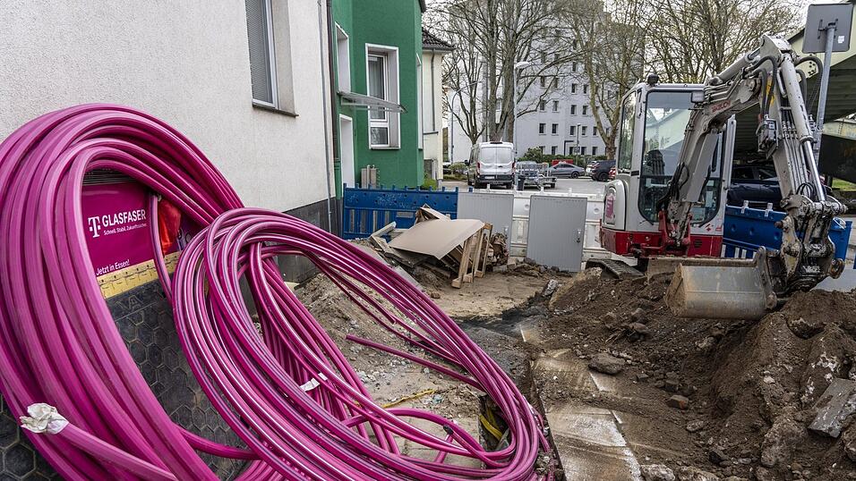 Besonders in dicht besiedelten Gebieten geht der Glasfaserausbau bislang voran. (Symbolbild)
