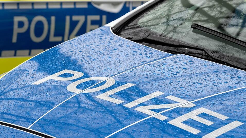 Die Polizei sucht nun nach den Jugendlichen. (Symbolbild) Die Polizei sucht nun nach den Jugendlichen. (Symbolbild)
