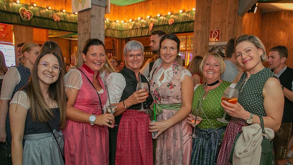 Am Dienstag spielte der Menzl im Festzelt Weckmann auf. Diese Blasmusikfreunde waren mit dabei.