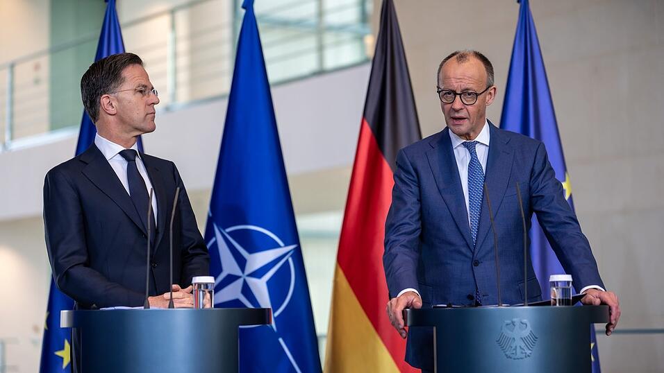 Kanzler Merz und Nato-Generalsekretär Rutte treten gemeinsam vor die Presse. Kanzler Merz und Nato-Generalsekretär Rutte treten gemeinsam vor die Presse.