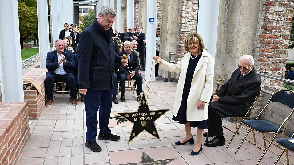 Bayerischer Ehrenweg: Markus Söder und Charlotte Knobloch enthüllen den ersten Stern. Bayerischer Ehrenweg: Markus Söder und Charlotte Knobloch enthüllen den ersten Stern.