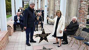 Bayerischer Ehrenweg: Markus Söder und Charlotte Knobloch enthüllen den ersten Stern. Bayerischer Ehrenweg: Markus Söder und Charlotte Knobloch enthüllen den ersten Stern.