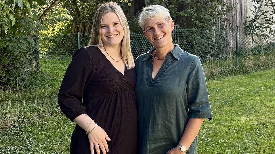 Anita Jakob (r.) und ihre Tochter Lorena Bayer haben das „Haus der Begegnung“ in Wallersdorf gegründet. Anita Jakob (r.) und ihre Tochter Lorena Bayer haben das „Haus der Begegnung“ in Wallersdorf gegründet.