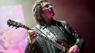 Black-Sabbath-Gitarrist Tony Iommi veröffentlicht sein erstes Soloalbum seit über 20 Jahren. (Archivbild) Black-Sabbath-Gitarrist Tony Iommi veröffentlicht sein erstes Soloalbum seit über 20 Jahren. (Archivbild)