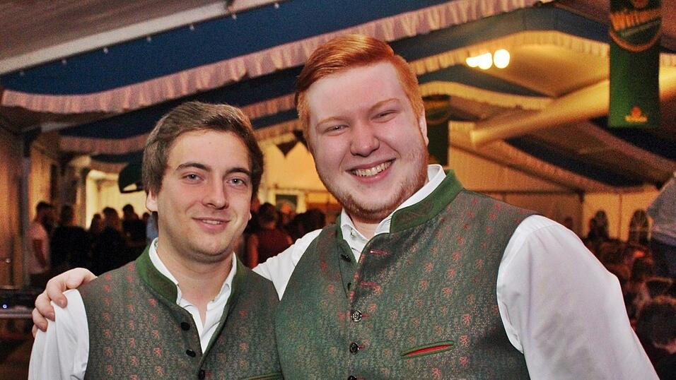 Die besten Bilder vom Wein- und Wei&szlig;bierfest des Burschenvereins Arth und der M&auml;dchengruppe.
