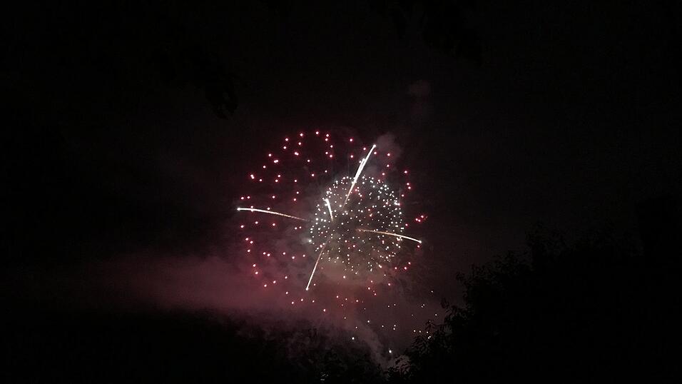 Das war das Abschlussfeuerwerk des Gäubodenvolksfestes 2019. Das war das Abschlussfeuerwerk des Gäubodenvolksfestes 2019.