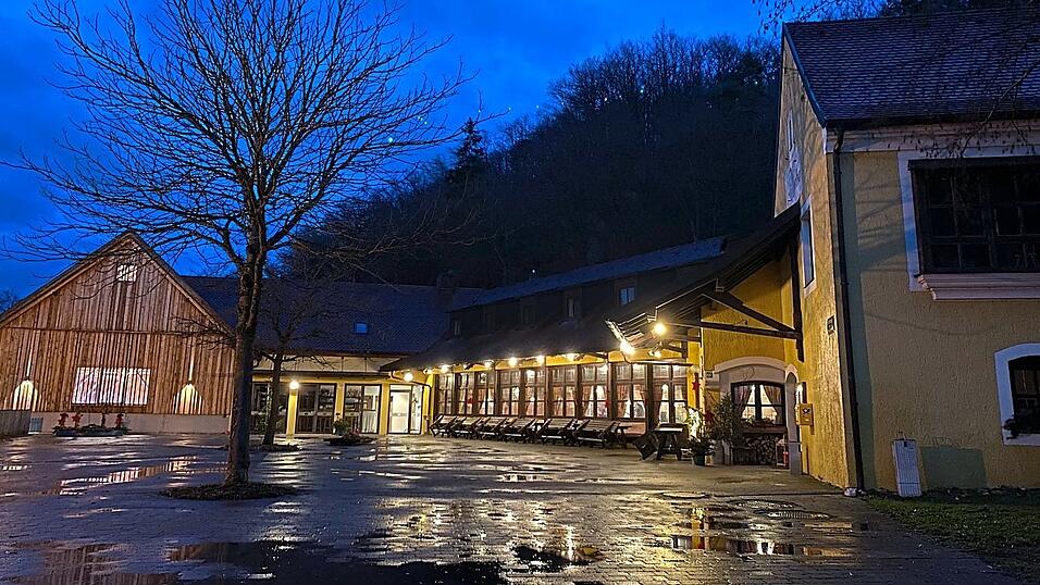 So lange in der Walba an der Donau bei Pentling Licht brennt, so lange k&ouml;nnen Musiker f&uuml;r ihre Darbietung eine Brotzeit erwarten.