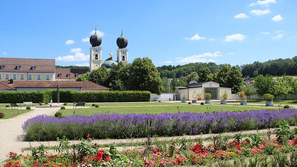 Im wunderbaren Ambiente des Prälatengartens findet am 28. September der Michaelimarkt statt. Im wunderbaren Ambiente des Prälatengartens findet am 28. September der Michaelimarkt statt.