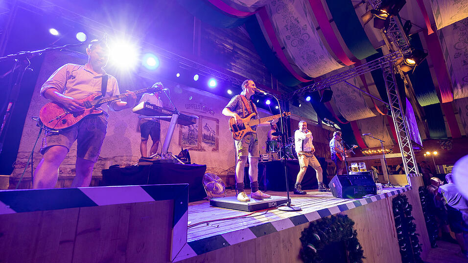 Die Partybilder vom Freitag, 9. August 2024, aus dem Festzelt Weckmann. Die Partybilder vom Freitag, 9. August 2024, aus dem Festzelt Weckmann.