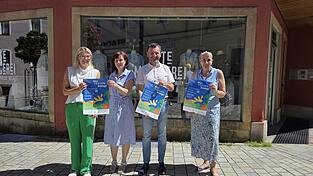 Eva Liedtke von der Gesundheitsregion plus (v. l.), Kathrin Martin vom Gesundheitscampus, Bürgermeister Markus Hofmann und Gesundheitsbotschafterin Carola Höcherl-Neubauer präsentieren das Programm.