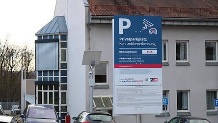 Die &uuml;berwachten Bereiche sind mit entsprechenden Schildern ausgewiesen, um m&ouml;glicher Kritik vorzubeugen.