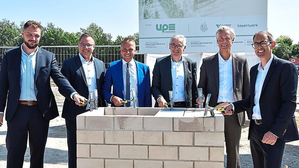 Die Verantwortlichen blicken freudig auf den anstehenden Baubeginn.
